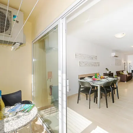 Apartmán Summer Breeze Comfort Sunny Close To The Sandy Beaches - By Getawaysmalta