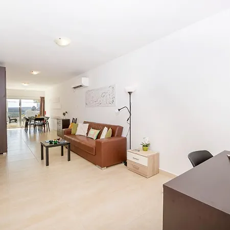 Summer Breeze Comfort Sunny Close To The Sandy Beaches - By Getawaysmalta *