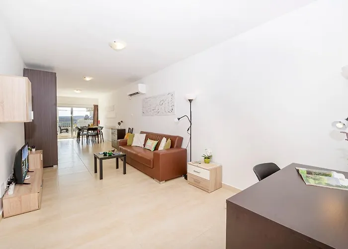 Summer Breeze Comfort Sunny Close To The Sandy Beaches - By Getawaysmalta *